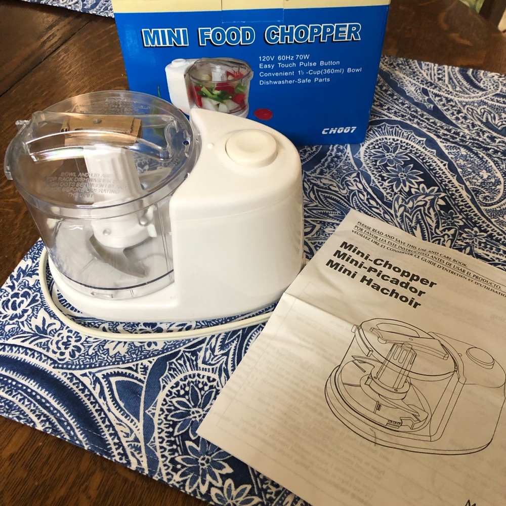 NEW! Mini 🥕Food Chopper🫑  - White - Picture 3 of 6